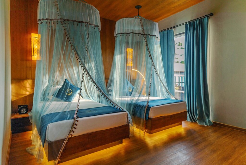 Deluxe Twin Room with two canopy single beds
